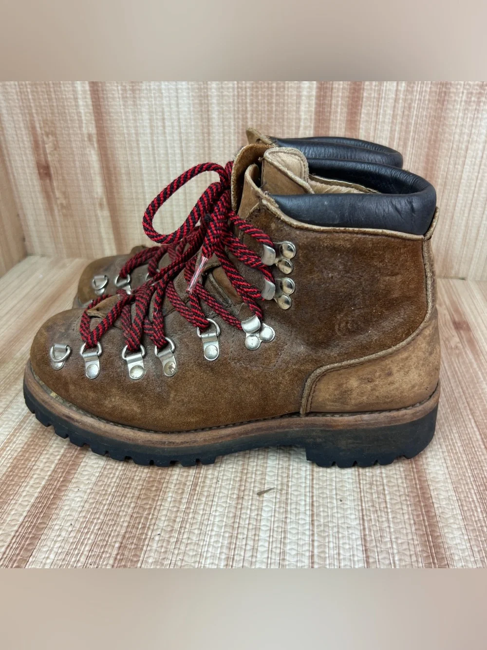 VINTAGE Dexter Mountaineer Hiking Boots Men's Sz 7 M Brown Suede Leather Vibram